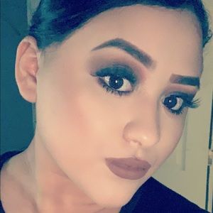 Meet your Posher, Ariana